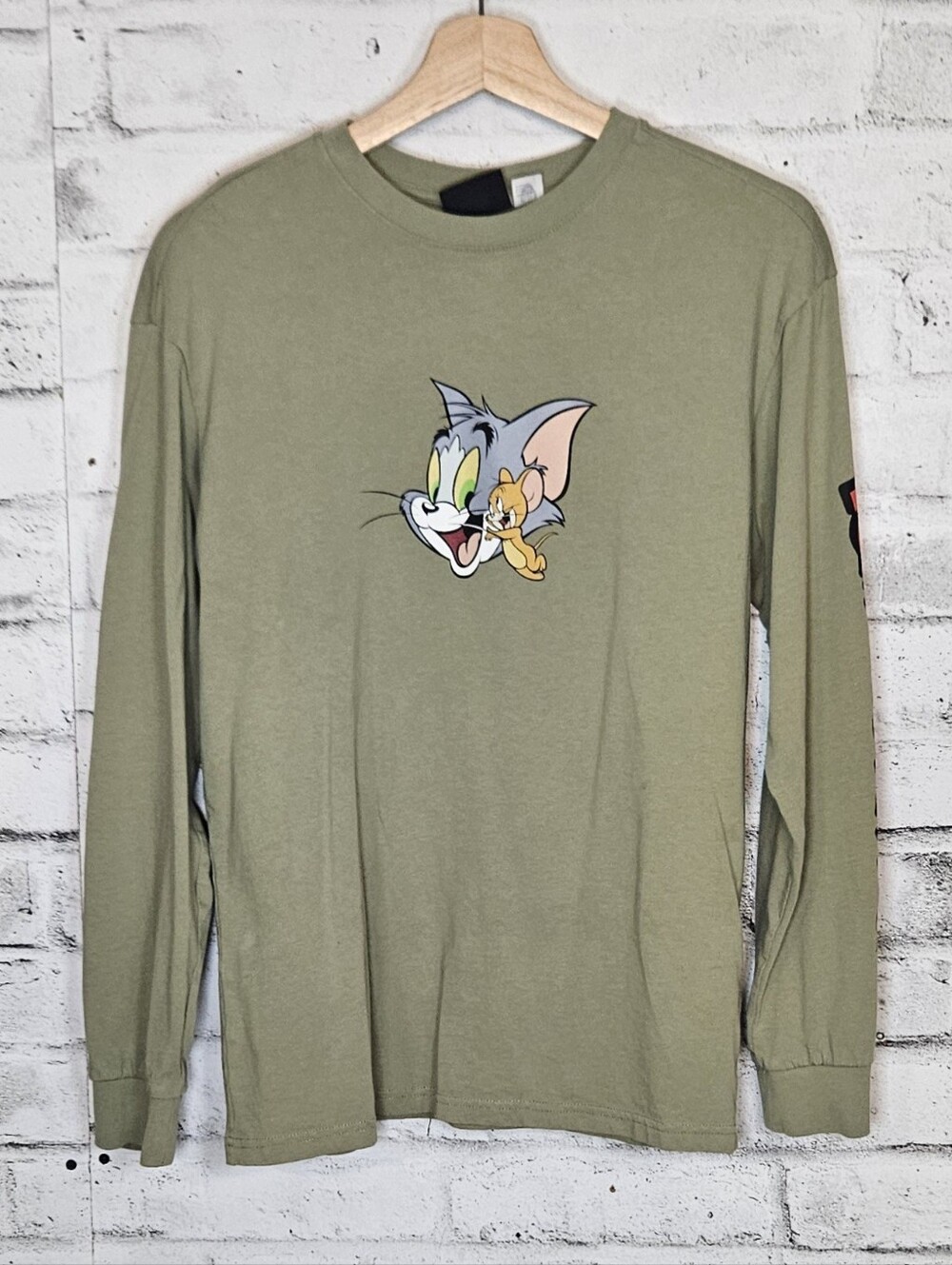 H&M Tom and Jerry Mens XS Green Long Sleeve Graphic Shirt Relaxed Fit
